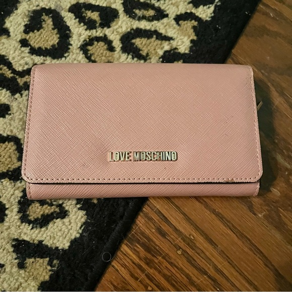 Portefeuille Love Moschino Rose Multicolore - Modèle JC5731PP0MKD0601 - Neuf Avec étiquettes